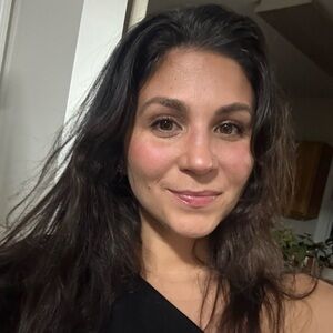 Meet your Posher, Elise